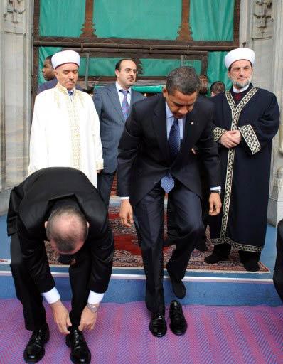 ABD Başkanı Barack Obama, Başbakan Recep Tayyip Erdoğan ile birlikte Ayasofya Müzesi'ni ve Sultan Ahmet Camii'ni gezdi.