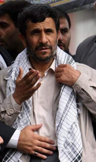 İran Cumhurbaşkanı Mahmud Ahmedinejad aşırı çalışmaktan hasta düştü.