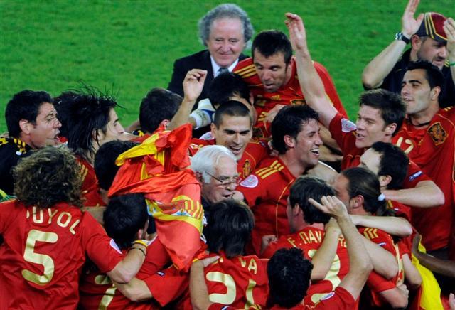 13. Avrupa Futbol Şampiyonası'nda şampiyonluğu, Avusturya'nın başkenti Viyana'daki final maçında Almanya'yı 1-0 yenen İspanya, 2. kez kazandı.