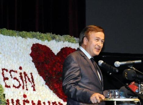 Yapımcı, sanatçı ve AK Parti İstanbul Milletvekili Osman Yağmurdereli, Fatih Camii'nden son yolculuğuna uğurlandı