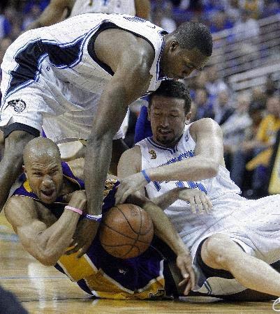 ABD Profesyonel Basketbol Ligi (NBA) final serisinde, beşinci maçta deplasmanda Hidayet Türkoğlu'nun da formasını giydiği Orlando Magic'i 99-86 mağlup eden Los Angeles Lakers, şampiyon oldu.