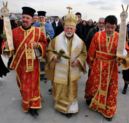 Hıristiyan inancına göre Hz. İsa'nın doğumu ve vaftiz edilişinin 2011. yıldönümü, Yeşilköy'de düzenlenen denizden haç çıkarma töreniyle kutlandı. Törenlere Patrik Bartholomeos'un ezana hürmet göstermesi damga vurdu.