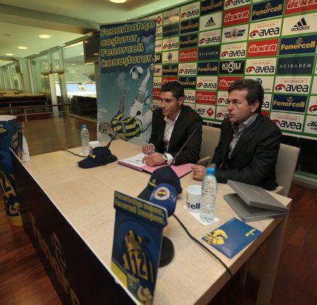 Fenerbahçe, Ankaraspor'dan transfer ettiği Özer Hurmacı Aykut Kocaman'ın eşliğinde ile 4 yıllık sözleşme imzaladı. Törenden sonra FB TV'ye konuşan Hurmacı hedeflerini açıkladı.