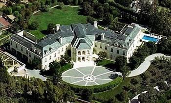 <strong>8. The Manor, Los Angeles, ABD: 150 milyon dolar</strong><br><br>

Fransız Şato Stiliyle, 1991 yılında inşa edilen 123 odalı malikane Los Angeles eyaletindeki en büyük özel mülk olan ev özelliğini taşıyor.