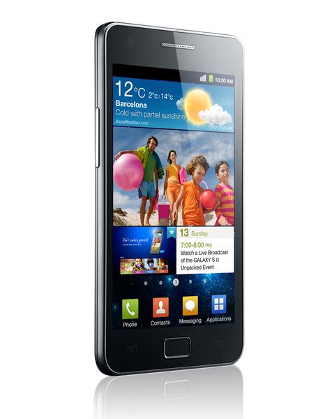 4.3 inçlik AMOLED dokunmatik ekranı olan cihazın full HD vidoe kayıt kayabilen 8 megapiksellik kamerası var. Önümüzdeki aylarda satışa çıkması beklenen Galaxy S II'nin işletim sistemi ise Android 2.3 Gingerbread olacak.