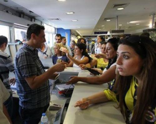 <strong>9-</strong> Bazı kadın-çocuk seyircilerin aynı kimliklerin birden fazla fotokopileriyle yarım saat arayla 2-3 kez bilet alındığı tarafımızca tespit edilmiştir.