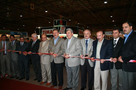Kocaeli Büyükşehir Belediyesinin bu yıl ilkini gerçekleştirdiği Kitap Fuarı, İnterteks Fuar Alanında, il protokolü ve 3 bine yakın vatandaşın katılımıyla açıldı.
