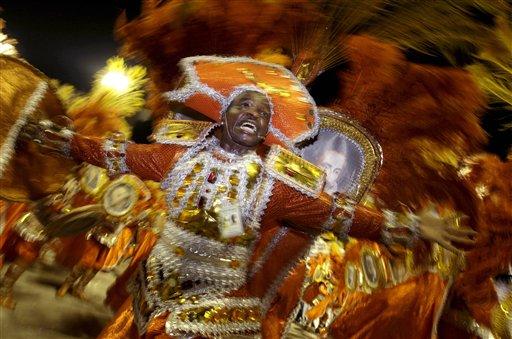 Karnavallar ülkesi Brezilya'nın en meşhur ve dünya çapında ünlü karnavalı Rio'da birbirinden renkli görüntüler ve büyük coşku yaşanıyor.