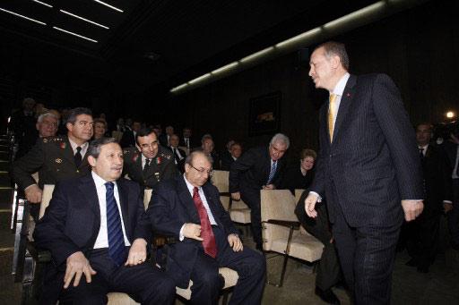 Geçtiğimiz hafta tartışmaların odağı haline gelen Anayasa Mahkemesi, bugün önemli bir yemin törenine ev sahipliği yaptı. Törende, Gül, Erdoğan, Toptan'ın yanı sıra önemli isimler vardı.
