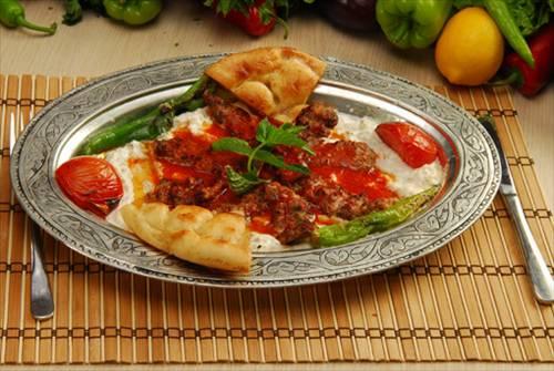 AĞRI  Hengel, haşil, erişte (çorba, pilav ve yemeği), kuymak, kete, pişi, egirdek, yufka yağlama, un helvası, hasude, bulgur pilavı, Sac kavurması , Abdigor Köftesi , Sahan kebabı,Goşteberg,Mendik