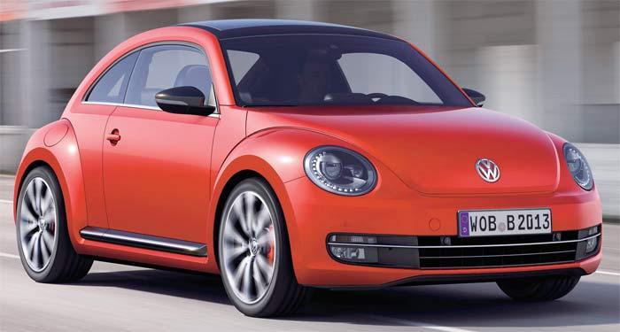 DAHA ERKEKSİ VE SPORTİF
Tampona kadar inen bagaj kapağı, küçülen arka camı ve büyüyen stoplarıyla yepyeni bir görünüme kavuşan Beetle Türkiyeye 105 BGlik 1.2 benzinli, 105 BGlik 1.6 dizel TDi ve 160 beygir gücünde 1.4 TSi benzinli motorlarla gelecek. DSG şanzıman tüm modellerde opsiyon olarak sunulacak.