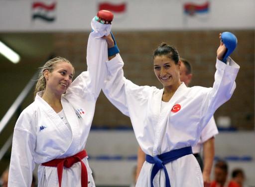 16. Akdeniz Oyunları'nda bugün başlayan karate müsabakalarında, bayanlar 50 kiloda Gülderen Çelik altın madalya kazandı