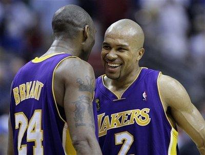 Hidayet'in de forma giydiği NBA final serisi 4. maçında Los Angeles Lakers, Orlando Magic'i uzatmalarda yıkmayı başarırken malesef Hidayet son anlarda kendine bağlanan umutları yıktı
