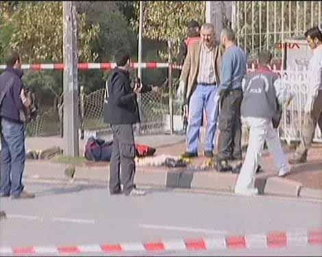 Kandil'de bomba eğitimi aldıktan sonra İstanbul'a gelen 35 yaşlarındaki kadın canlı bomba, Şişli'de yakalandı.