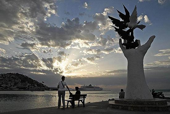 Kuşadası Ticaret Odası (KUTO) ile Kuşadası Gazeteciler Birliği'nin düzenlediği Kuşadası Fotoğrafları Yarışması sonuçlandı. Erol Atar, Latif Sansür, Yusuf Aslan ve İrfan Özbay'dan oluşan jüri 276 eseri inceledi.