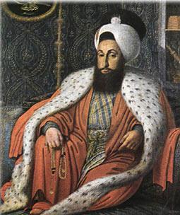 <strong>SULTAN 3. MUSTAFA</strong></p>
<p>Sultan 3. Mustafa kanal projesi için 2 defa teşebbüste bulunmuştu. 1. teşebbüste (1759) maddi sıkıntılar sebebiyle, sadece Sapanca Gölü ile İzmit Körfezi'nin birleştirilmesi kararlaştırılmıştı. Başarılı olunursa Sapanca Gölü civarından İstanbul'a deniz yoluyla kolayca mal ve kereste getirilebilecekti. Uygulanamayan bu teşebbüsten 2 yıl sonra iki plan yapılmış, 1. planda Sapanca Gölü ile İzmit Körfezi birleştirilecek, 2. planda ise (şayet birinci plan başarısız olursa) Sakarya Nehri Sapanca Gölü ile birleştirilecekti. Keşif için Sadrazam Kethudası Suphizade Abdullah Efendi'nin başkanlığında, Reisülküttap Abdullah Apti Efendi, Cebecibaşı Mustafa Ağa ve Müderris aynı zamanda mühendis Giritli Ahmet Efendi'den oluşan 4 kişilik bir heyet ve yardımcıları gönderildi bölgeye.</p>
<p>Bölgede hafriyat çalışmaları dahi başlamıştı lakin şiddetli kışın bastırmasıyla çalışmalar yeniden ertelendi.</p>