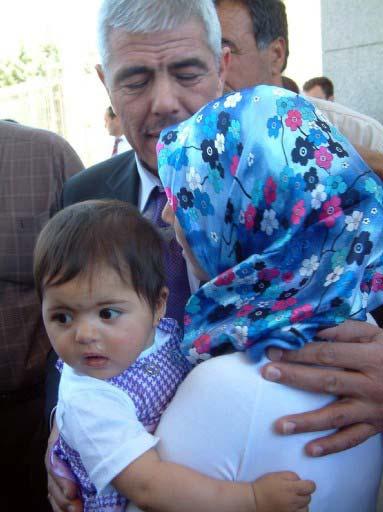 Cumhurbaşkanı Gül ve Suriye Devlet Başkanı Esad'ın görüşmesinin ardından serbest bırakılan 4 Türk, Hatay'ın Reyhanlı ilçesindeki Cilvegözü Gümrük Kapısı'ndan Türkiye'ye giriş yaptı.