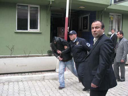 Manisa Müdürlüğü Asayiş Şubesi ile Turgutlu İlçe Emniyet Müdürlüğünün ortaklaşa düzenledikleri Pelez Altın şebekesi operasyonunda 19 kişi göz altına alındı.