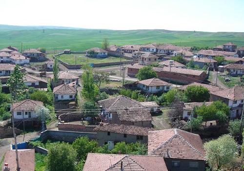 YOZGAT ---
Milletvekili seçimleri için AK Parti Yozgat İl Teşkilatının düzenlediği temayül yoklamasının sonuçları açıklandı.
Yoklamada, 757 oy alan iş adamı İsmail Yılmaz birinci sırada yer aldı.
Yozgat Milletvekilleri Bekir Bozdağ, Mehmet Çiçek, Abdülkadir Akgül, Osman Coşkun ile eski AK Parti Yozgat İl Başkanı Yusuf Başer'in katılmadığı temayül yoklamasında Üzeyir Arslan 723 oyla ikinci, İskender Minar 670 oyla üçüncü, Ertuğrul Soysal 512 oy ile dördüncü, Sibel Yıldırım 364 oyla beşinci, Ercan Şahin 352 oyla altıncı, Erkan Doğan 349 oyla yedinci, Yusuf Yıldırım 335 oyla sekizinci, Mustafa Albayrak 314 oyla dokuzuncu, Nurullah Nurdoğan da 309 oyla onuncu sırada yer aldı.