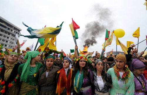 Türkiye Nevruz Bayramı'nı kutlamaya başladı.