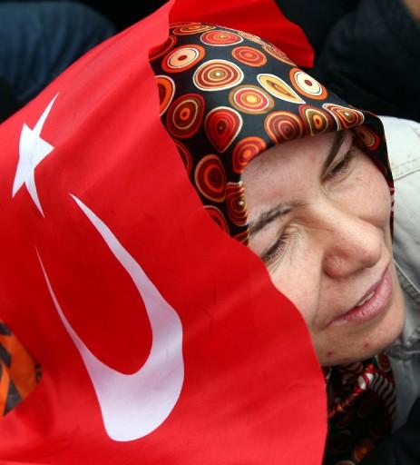 Başbakan Recep Tayyip Erdoğan yerel seçim gezilerinde bugünkü durağı Van'dı. Yoğun kalabalığın gözlemlendiği mitingde Erdoğan, Baykal'a miting dersi verdi
