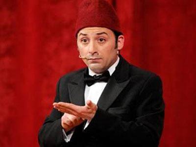 <b>Kayınbiraderini örnek aldı</b>
<br><br>
Cem Yılmazın ardından eniştesi Tolga Çevik de fıtıktan çok çekti. Belindeki rahatsızlık nedeniyle yürümekte bile zorlanan Çevik geçtiğimiz haftalarda bir operasyon geçirdi. Çevik ameliyattan sonra Şimdi çok daha iyiyim dedi.
