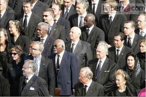 PAPA'YA SON G&Ouml;REV<br><br> Katoliklerin ruhani lideri Papa 2. Jean Paul i&ccedil;in Vatikan’daki Aziz Pet Rus Meydanı’nda ayin d&uuml;zenlendi. Cenaze t&ouml;reninde T&uuml;rkiye’yi Başbakan Recep Tayyip Erdoğan temsil etti.  (08/04/2005) <br><br>Fotoğraf: Sıpa Press (ANADOLU AJANSI)