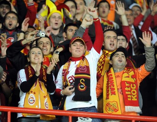 İki futbolcu, hafif sakatlıklarının bulunmasına rağmen özveri gösterdi.