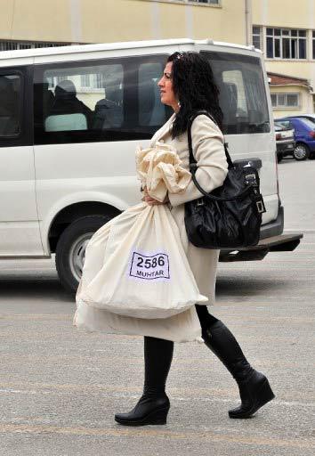 29 Mart pazar günü gerçekleştirilecek olan yerel seçimlerde vatandaşların kullanacakları oy pusulaları ve zarfları mühürlü çuvallar içinde görevlilere teslim edildi.