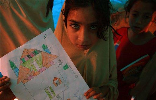Pakistan ordusunun Taliban militanlarına yönelik saldırıları sürerken bölgeyi terk eden 500 bin kişiyi aşkın sivil zor şartlarda hayatta kalma mücadelesi veriyor.