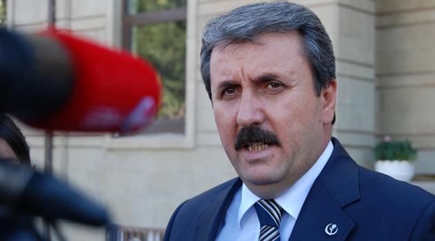 BBP Genel Başkanı Mustafa Destici, bayramın 1. günü Taceddin Dergahı'nda bayram namazını kılarak, merhum genel başkanları Muhsin Yazıcıoğlu'nun kabrini ziyaret edecek. Destici aynı gün Eskişehir'e giderek, ailesini ziyaret edecek. Bayramın 2. günü saat 12.30'da parti genel merkezinde partililerle bayramlaşacak olan BBP lideri, bayramın 3. günü de Sivas'a giderek, merhum genel başkanları Yazıcıoğlu'nun annesiyle bayramlaşacak.