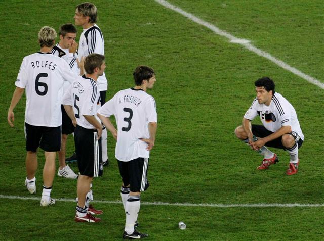 13. Avrupa Futbol Şampiyonası'nda şampiyonluğu, Avusturya'nın başkenti Viyana'daki final maçında Almanya'yı 1-0 yenen İspanya, 2. kez kazandı.