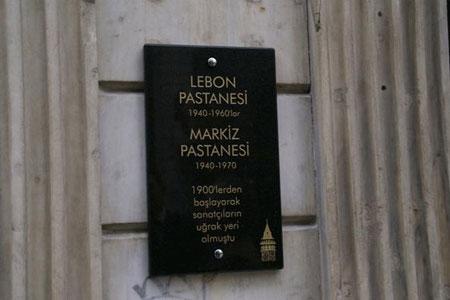 1890larda "Lebon" karşı köşeye geçti, onun yerinde "Markiz Pastanesi" açıldı. O dönem "Markiz", Abdülhak Şinasi Hisar, Edip Hakkı Köseoğlu, Celal Sılay ve Ragıp Sarıca gibi yazarların 5 çayına gittikleri, iş konuşmalarını gerçekleştirdikleri bir kulüp gi