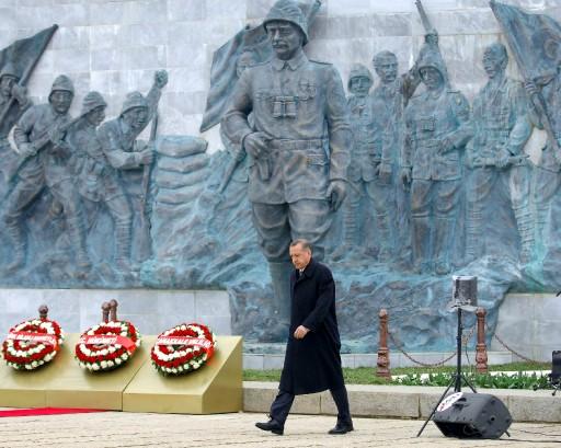 Başbakan Erdoğan ve İlker Başbuğ Şehitler Abidesi'ne ziyarette bulundu. Erdoğan yaptığı konuşmada kahramanlığa vurgu yaptı.