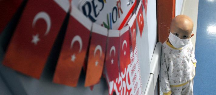 Çukurova Üniversitesi Tıp Fakültesi'nde tedavi gören Lösemi hastası çocuklar da  bayramlarını kutladı.