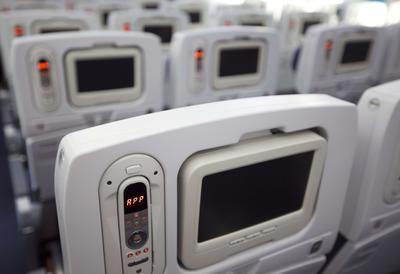 ABD'li uçak üreticisi Boeing, yıllardır piyasaya sürmeye çalıştığı ve üretiminde metal kullanılmayan 'rüya uçağı' 787 Dremliner modelini Japon All Nippon Airways'e teslim etti.