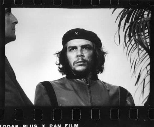 rto Korda'nın Che Guevara'yı 31 yaşında görüntülediği bu fotoğrafın adı Kahraman Gerilla.