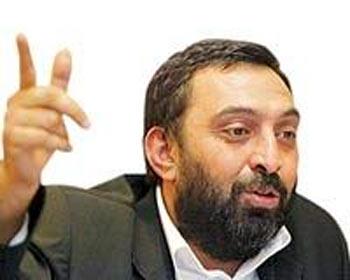 <b>AHMET YENİLMEZ:</b> Bayrama gider gibi oy vermeye gideceğim "evet" mührünü bir başka basacağım