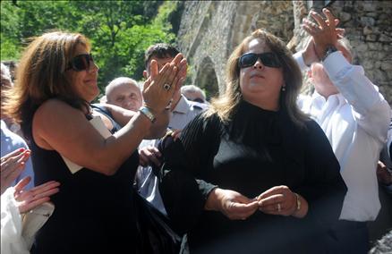Sümela Manastırını ziyarete gelen aralarında Yunan vekilin de olduğu Yunan ve Rus turistler manastırda ayin yapmak istediler. Ayine yasal olmadığı gerekçesiyle Müzeler Müdürü tarafından izin verilmedi.
