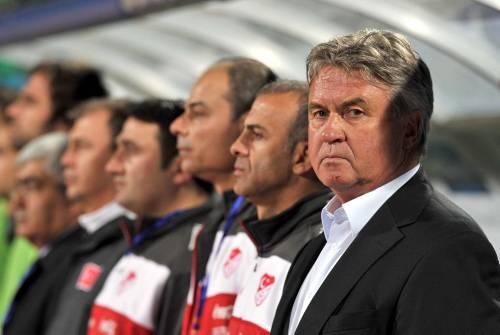 (A) Milli Futbol Takımı teknik direktörlüğü görevine, 2 yılı opsiyonlu olmak üzere 4 yıllığına Hollandalı teknik adam Guus Hiddink getirilmişti.