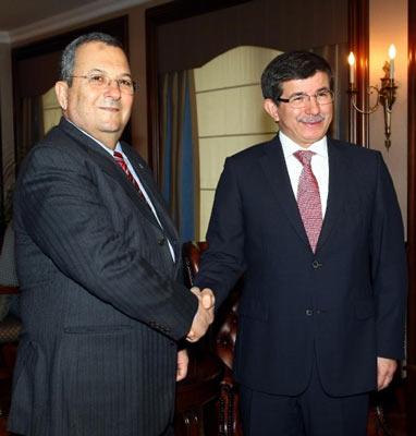 İsrail Savunma Bakanı Ehud Barak, Ankara ziyareti çerçevesinde ilk olarak Dışişleri Bakanı Ahmet Davutoğlu ile bir araya geldi.