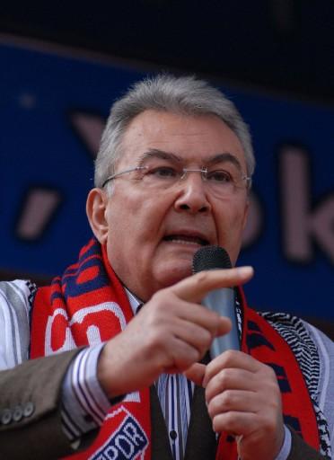 Cumhuriyet Halk Partisi Genel Başkanı Deniz Baykal, AK Parti Hükümetinin, Cumhuriyet tarihinin en çok para kullanan hükümeti olduğunu söyledi.