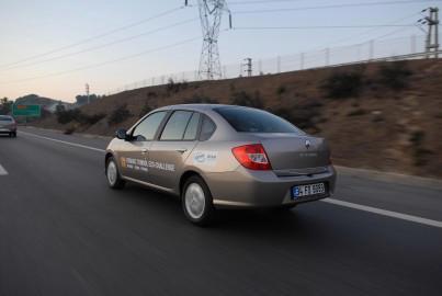 Renault, piyasaya çıkarmaya hazırlandığı yeni Symbol'ün yakıt testini Türkiye'de gerçekleştirdi.