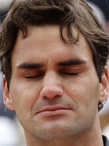 Roland Garros'u hiç kazanamamış 13 Grand Slam şampiyonu Roger Federer, hayatının en büyük hayalini gerçekleştirip daha önce 3 kez finalde Nadal'a yenildiği Fransa Açık'ta şampiyon oldu...