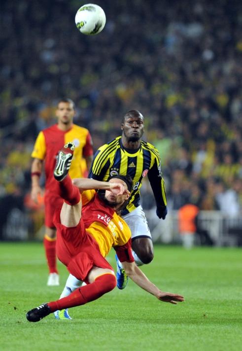 Fenerbahçe 15 dk atak yaptı 2 gol attı. Galatasaray 75 dk atak yaptı 2 gol attı. Burdan da iki takım arasındaki fark anlaşılır.
