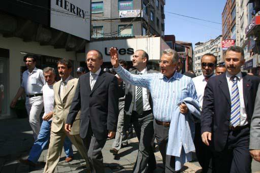 Deniz Baykal, Trabzon'da halkı selamladı