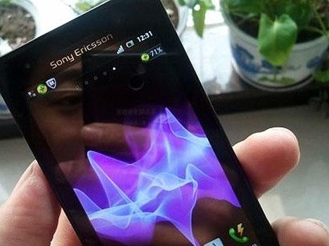 Sony (Ericsson) Kumquat / 
3.5 inç'lik telefon 1 GHz çift çekirdekli işlemciye sahip. Kumquat, 5 megapiksellik bir kamerayla geliyor. (Zeynel A. Öztürk / chip.com.tr)