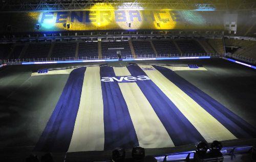 Avea, 2013 yılına kadar ana sponsorluğunu üstlendiği Fenerbahçe Spor Kulübü Futbol Takımı için dünyanın en büyük formasını tasarlattı ve üretti.