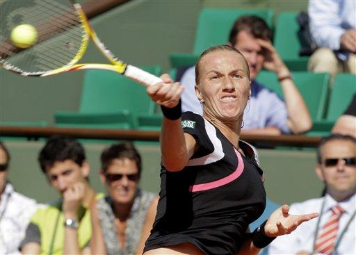 Fransa Açık'ta bayanlar yarı final maücadelesinde Rus tenisçi Svetlana Kuznetsova, Avustralyalı Samantha Stosur'u 2-1 yenerek finale yükseldi. Kuznetsova finalde vatandaşı Dinara Safina ile karşılaşacak.