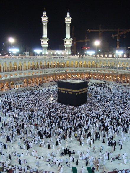 Kabe vinçlerin gölgesinde kaldı